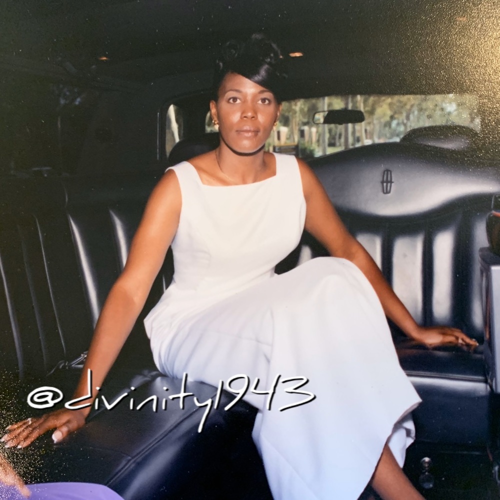 👰🏾‍♀️Retro•Fabulous•Breakfast @ Tiffany’seque Classic low back wedding dress
